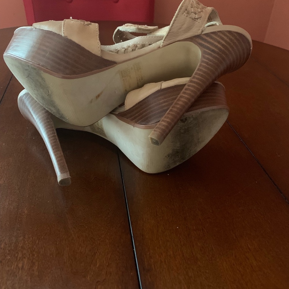 Shoes - Picture 5 of 5